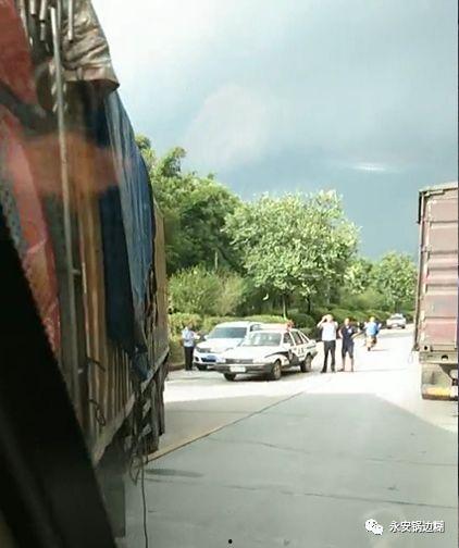 永安街拍最新爆料,潮流瞬间捕捉，街头风采尽收眼底  第3张